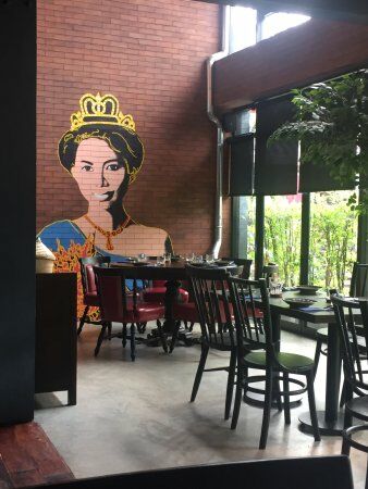 Sri Trat Restaurant & Bar
